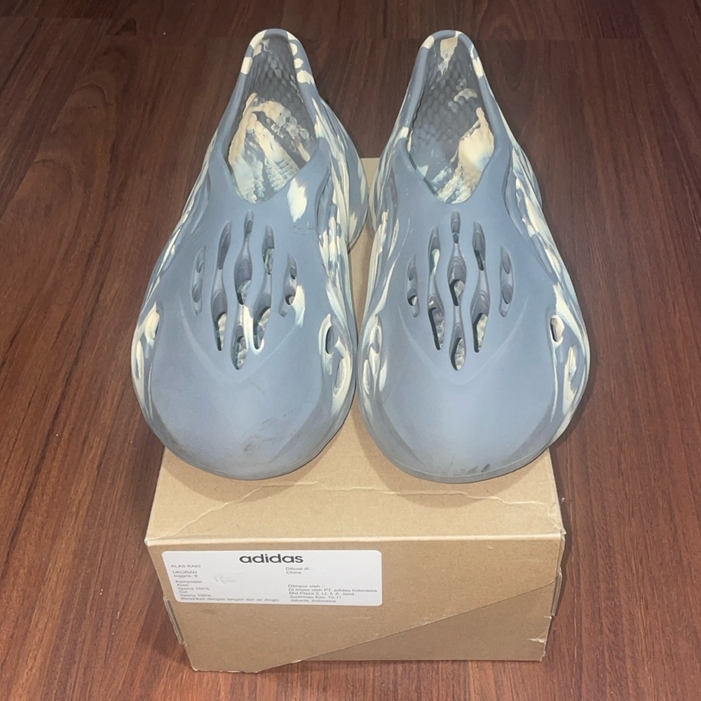 Yeezy foam runner “MXT Moon Grey”